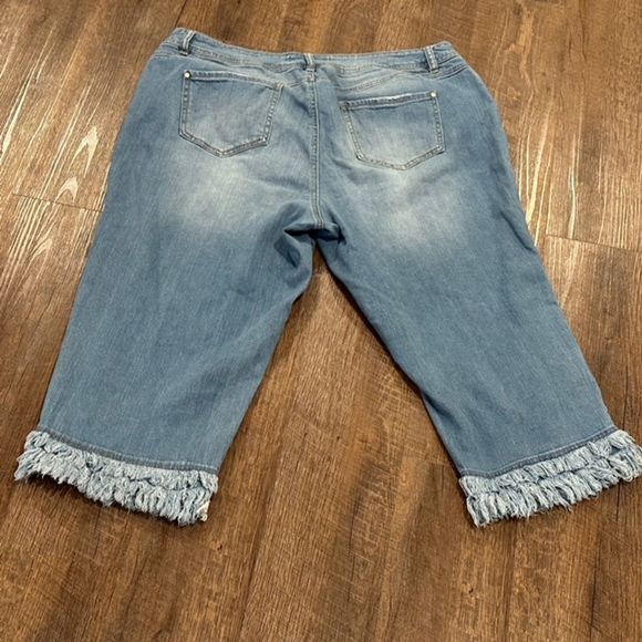 Est. 1946 Ruffle Hem High Rise/Waist Denim Cropped Blue Jeans Size 18W Women’s - Picture 2 of 7